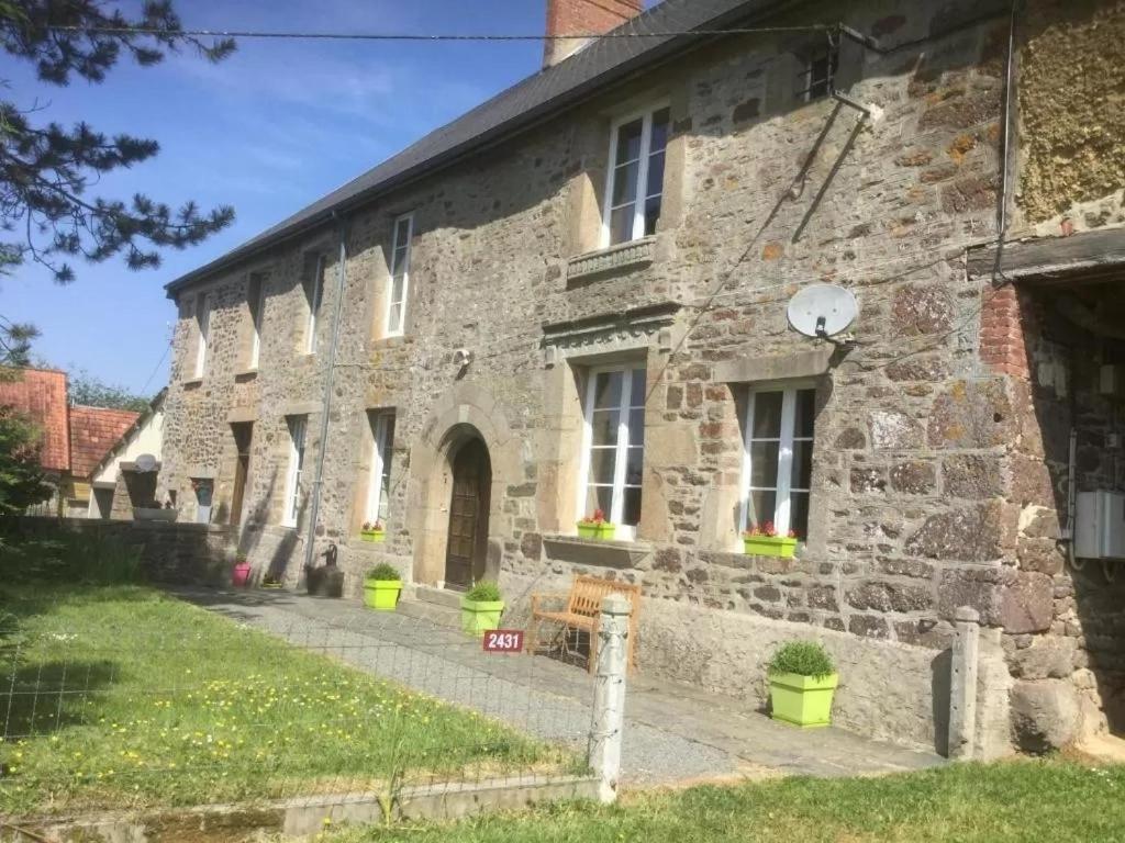 La Petellerie, Maison De Campagne Avec Piscine Pour Un Sejour Detente Moyon Exterior foto